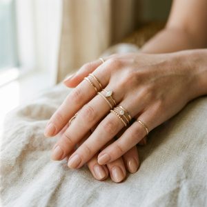 Bộ Nhẫn Xếp Tầng B-LINE trên mẫu